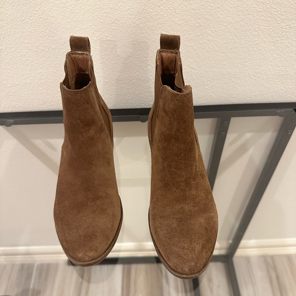 Steve Madden Brown Suede Booties size 5